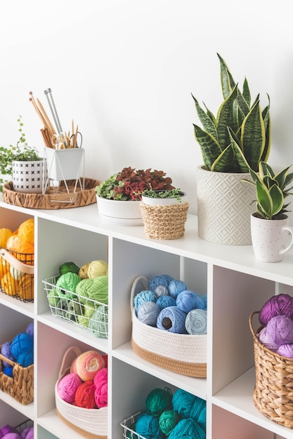 Ateliér s priadzami a rámami